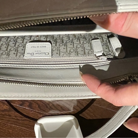 Dior Cream Quilted Shoulder Bag - Picture 6 of 9